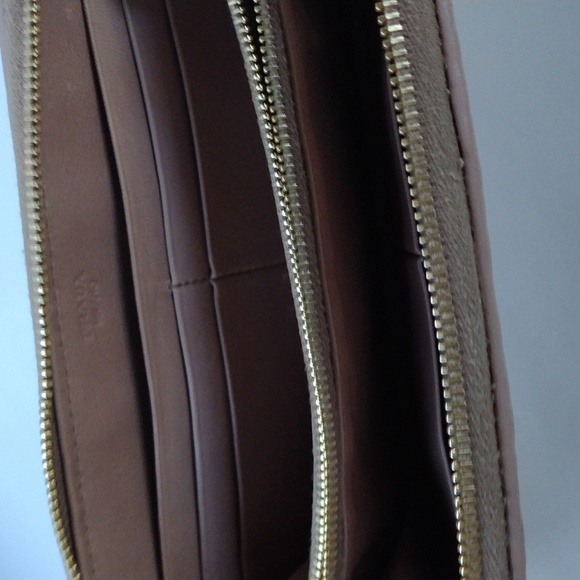 Prada beige Nappa gaufre leather long wallet - Picture 7 of 12